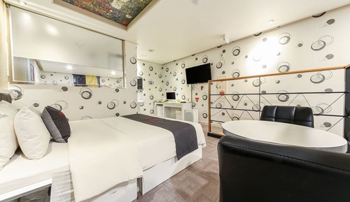 Room (Special room (Netflix viewing availab)