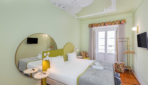 Standard Twin Room, 1 Queen Bed
