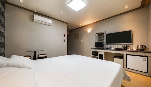 Room (Automated motel)