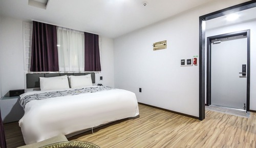 Room (Super Deluxe (Netflix available style)