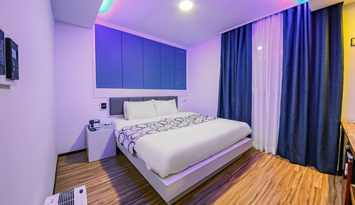 Room (Standard (Netflix Available Air Purif)