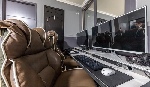 Room (VIP Suite Twin 3PC Gaming Room (20% s)