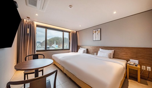 Room (Twin-Hollywood Bed-Breakfast Service )