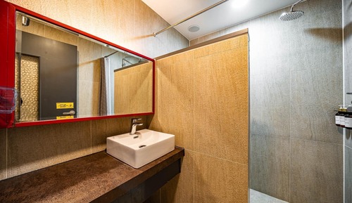 Room (Twin - 2 cups of Woods Americano Brea)