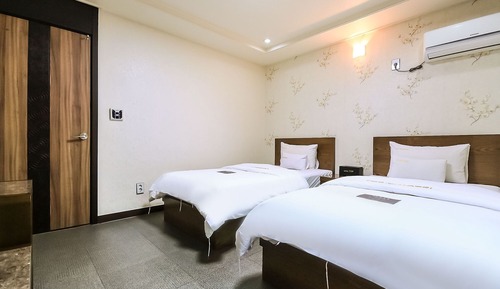 Room (Twin-Single+Single (Cooling air condi)