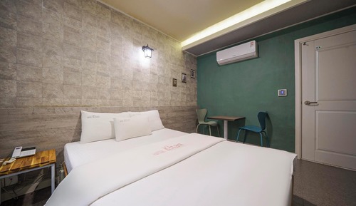 Room (Deluxe (Netflix/Disney+/Watcha/Tving/)