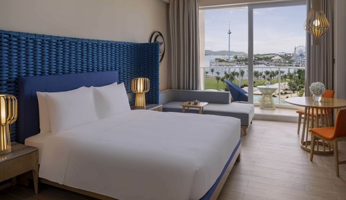 1 KING BED