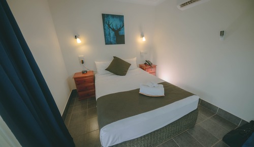 Queen Cabin