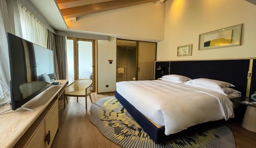 Standard Room, 1 King Bed, Courtyard View