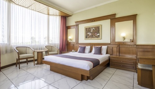 Deluxe Suite