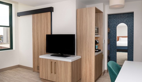 Room, 1 King Bed, Accessible (Hearing)
