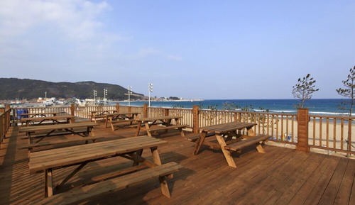 Room (Ddangkkutmaeul)