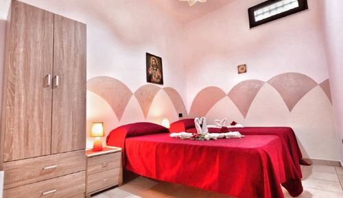 Economy Twin Room, Shared Bathroom (Luna)