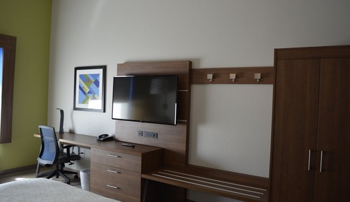 Suite, 1 King Bed, Accessible (Hearing)