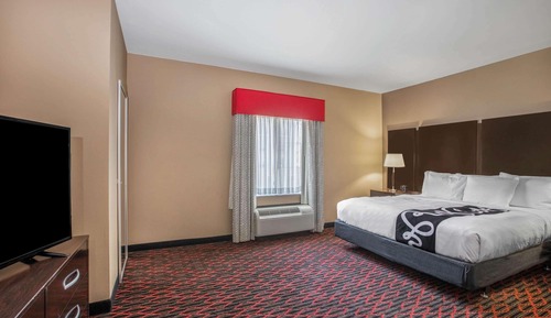 Deluxe Suite, 1 King Bed, Accessible, Non Smoking (Mobility Accessible, Family)