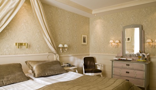 Junior suite with spa bath main building (Spa Included)