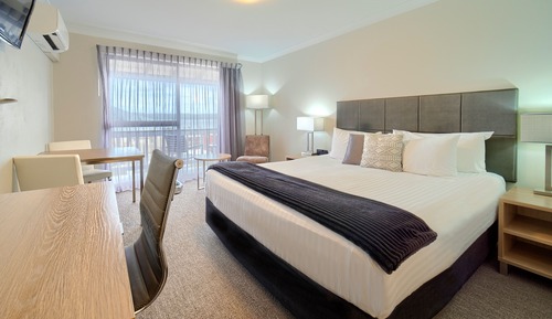 Premier Room, 1 King Bed