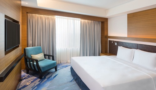Suite, Business Lounge Access