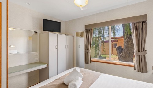 Standard 2 Bedroom Cabin - Sleeps 6