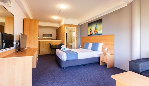 Deluxe Room, 1 Queen Bed, Kitchen, River View