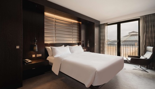 Royal Suite, Business Lounge Access