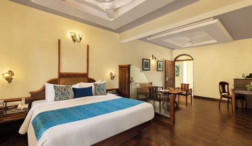 Suite, 1 King Bed, Garden View (Chalets)