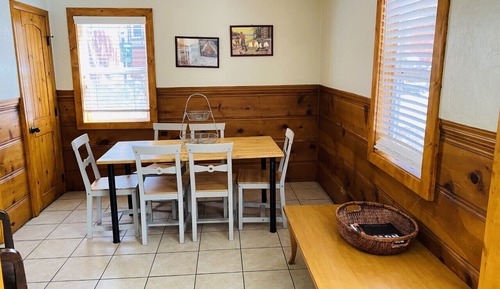 Family Cabin, Private Bathroom, Mountain View (010 1BR 2Q 1SS)