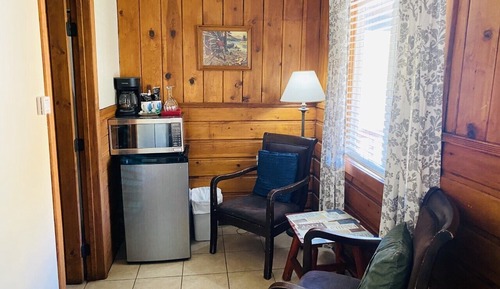 Romantic Cabin, Private Bathroom, Mountain View (015-STUDIO-1Q )