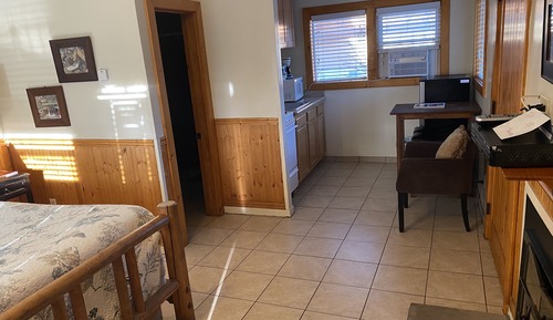 Standard Studio, Private Bathroom, Mountain View (021 STUDIO 1Q KITCHEN ARE)