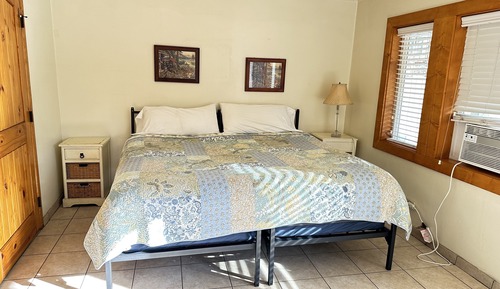 Senior Studio, 1 King Bed, Private Bathroom, Mountain View (026 STUDIO 1Q (HC))