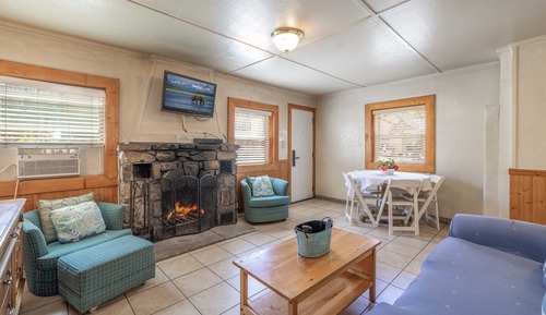 Family Cabin, Private Bathroom, Mountain View (027 2BRr 1Q 1F 1SS)