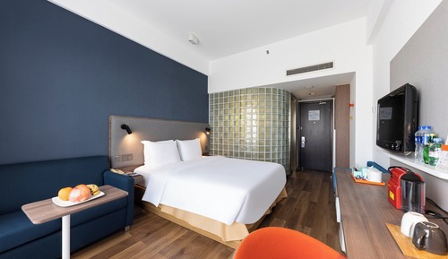 Standard Room, 1 King Bed