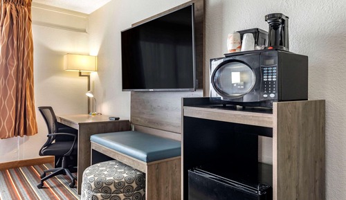 Standard Room, 1 King Bed, Non Smoking, Jetted Tub