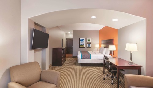 Deluxe Room, 1 King Bed, Accessible, Non Smoking (Mobility,Hearing,Tub w/Grab Bars)