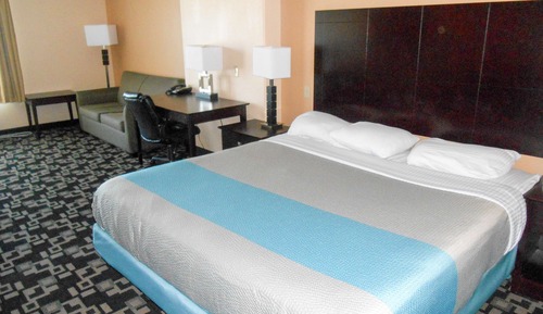 Deluxe Room, 1 King Bed, Non Smoking, Refrigerator & Microwave