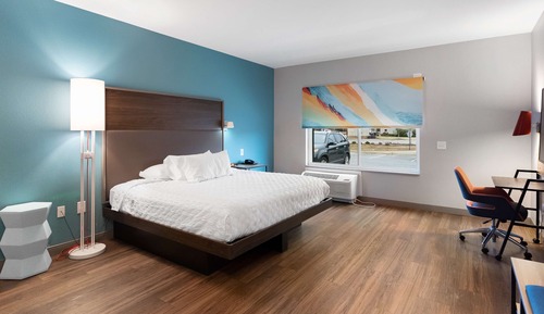 Room, 1 King Bed, Accessible (Roll-In Shower)
