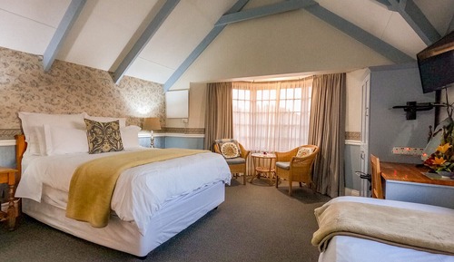 Comfort Room, 1 Queen Bed (Upstairs Wedgewood)