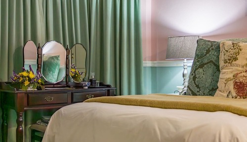 Standard Double Room, 1 Queen Bed (Martin Garden Room)