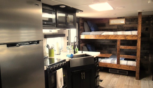 Deluxe Mobile Home, Multiple Beds