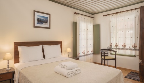 Deluxe Double Room, Balcony, Mountain View