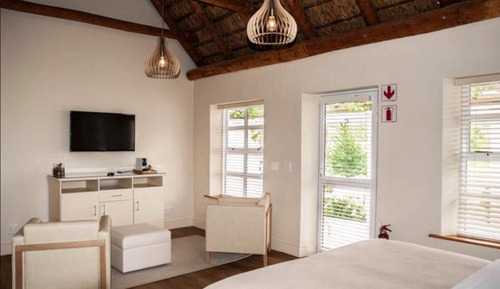 Deluxe Double Room (TOUCH OF OAK)