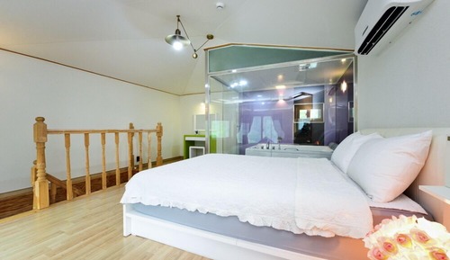 Room (Refreshing)