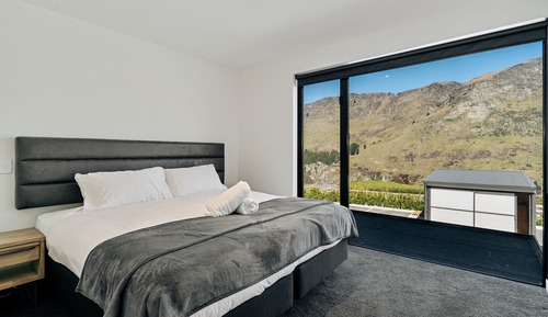 Apartment, 2 Bedrooms, River View, Mountainside