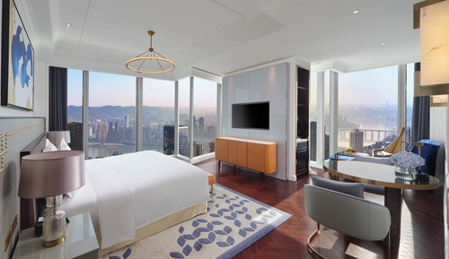 Room, 1 King Bed, River View, Corner (Club Access)