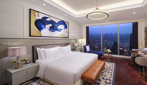 Premium Room, 1 King Bed, River View