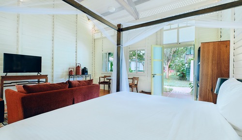 Double Bedroom Suite with Private Garden - Estate House 2