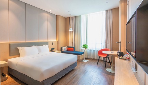 Standard Room, 1 King Bed
