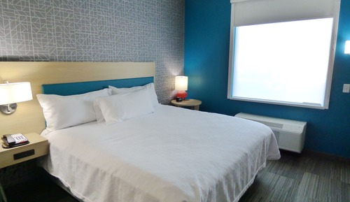 Suite, 1 King Bed, Accessible, Bathtub