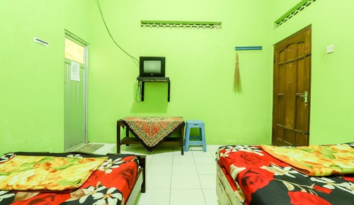 Family Fan Private Bathroom (TV)