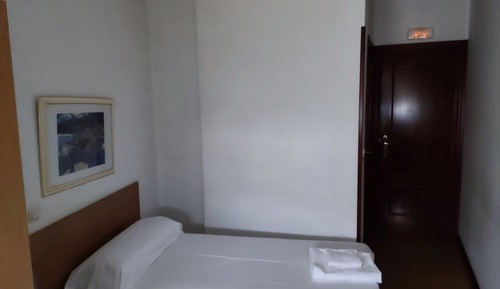 Single Room, Private Bathroom